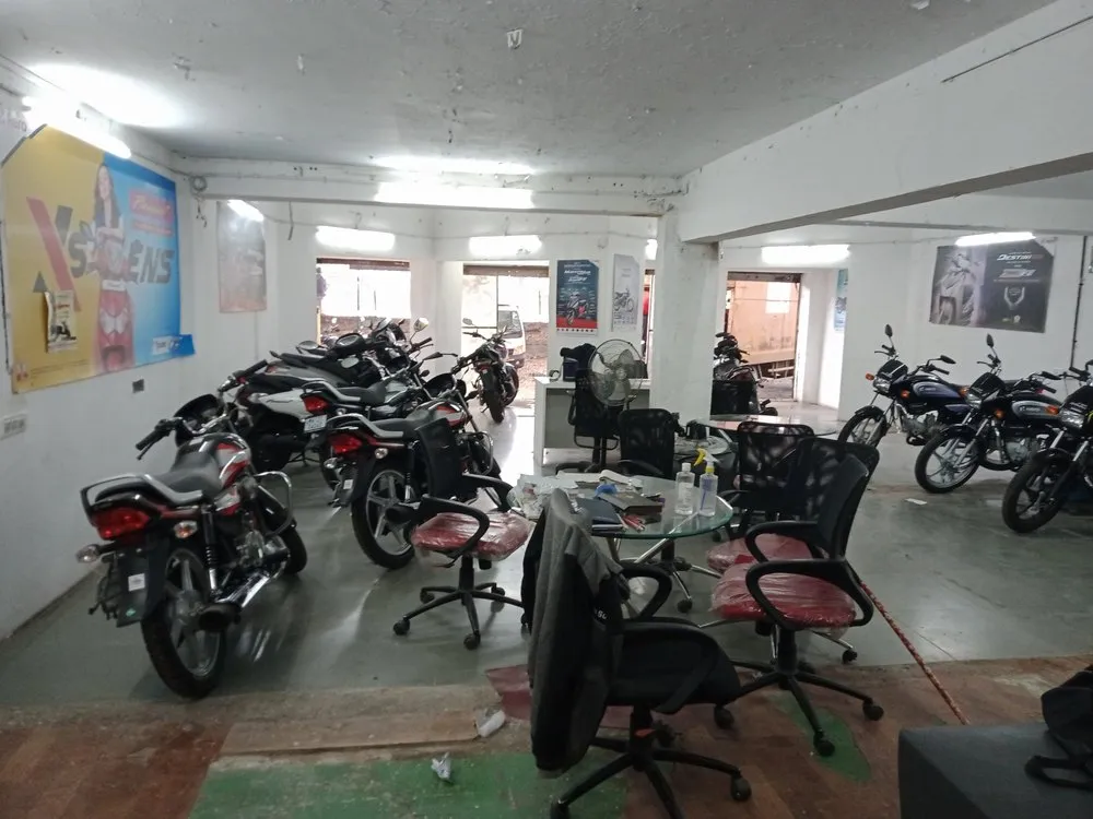 Commercial Showroom For Rent